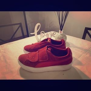 Puma Vikky Velcro Suede Platform size 6.5/ 7